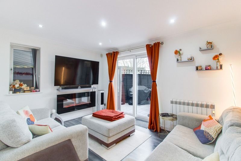 Property photo 2 of 11 4803542