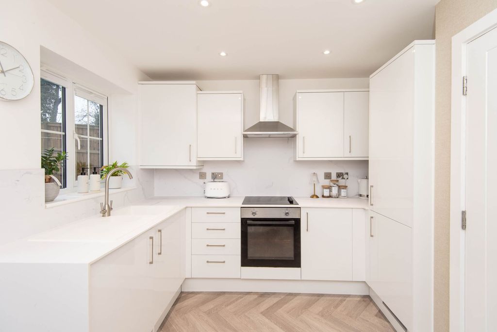 Property photo 2 of 23