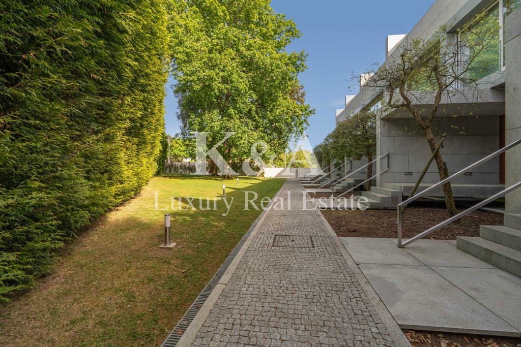 Property photo 2 of 33