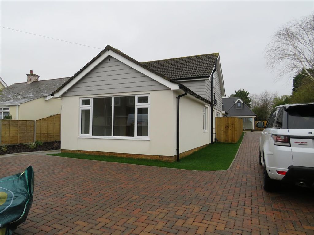 Property photo 1 of 10 1 Fareham Park Road Front.Jpg (Alto Id: 205511031)