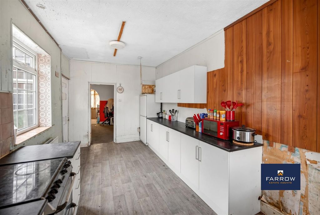 Property photo 3 of 20 Kitchen