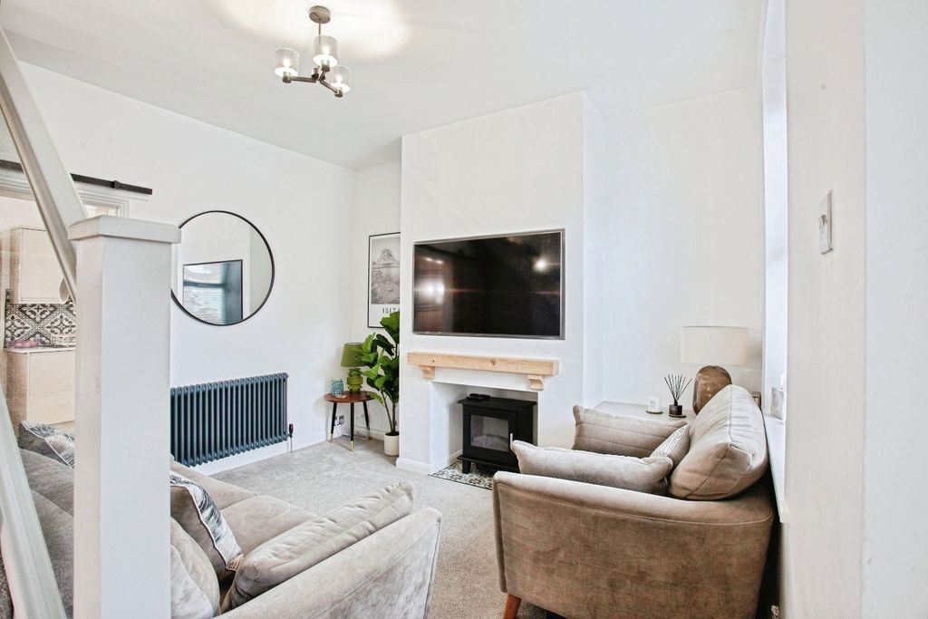 Property photo 3 of 15 Pbox-Img.Jpg