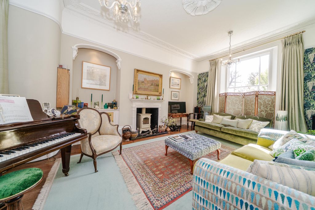 Property photo 3 of 46