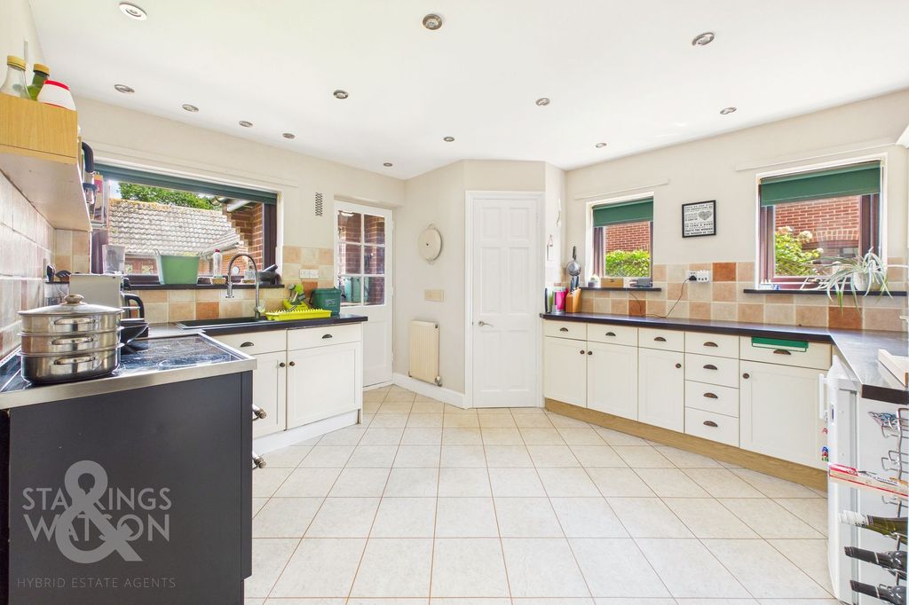 Property photo 2 of 34