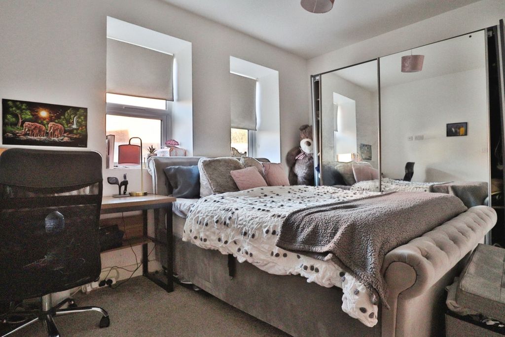 Property photo 3 of 14 Bedroom 1