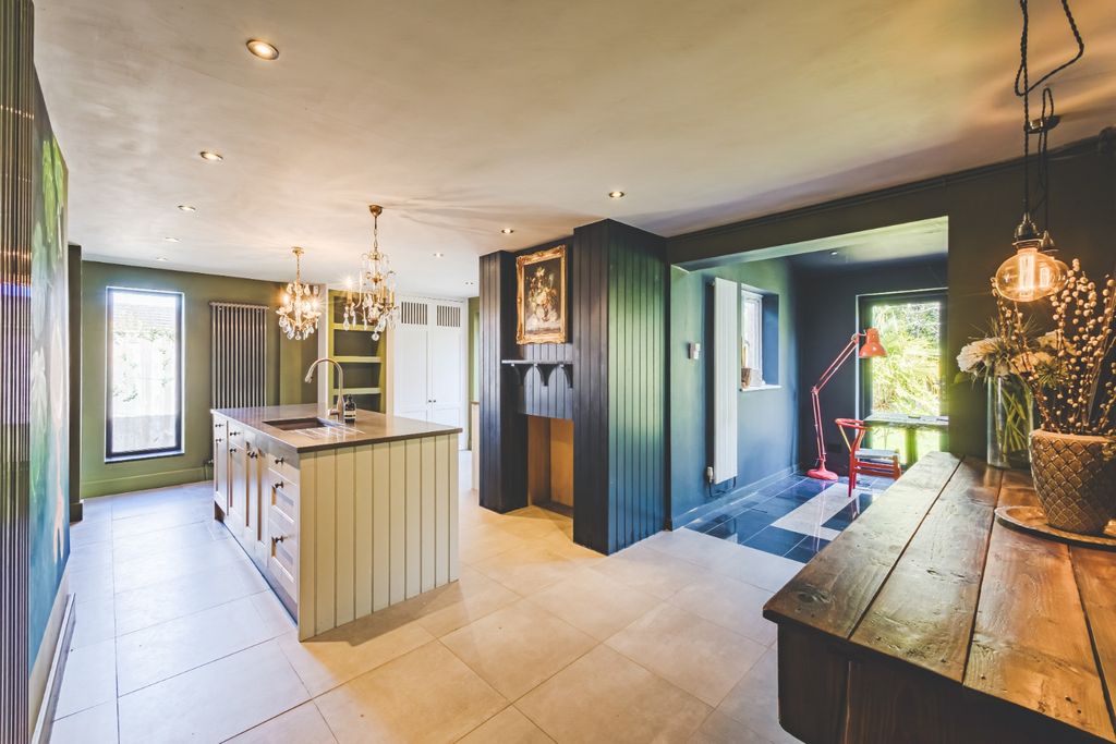4 bed detached house for saleOkebourne Park, Swindon, Wiltshire SN3