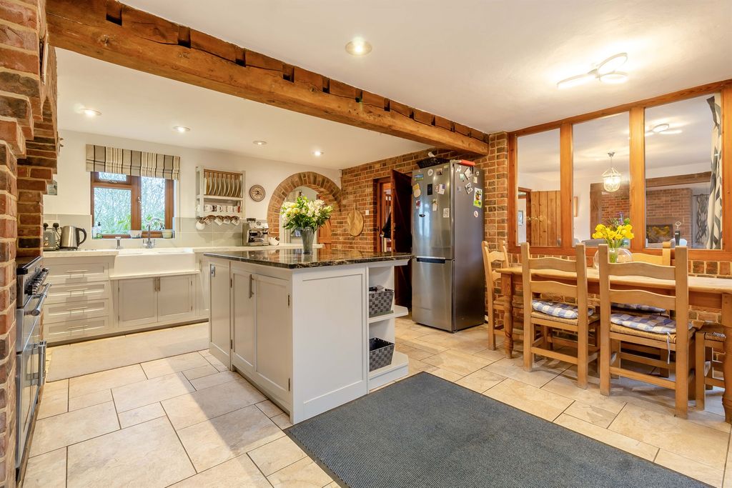 Property photo 2 of 23