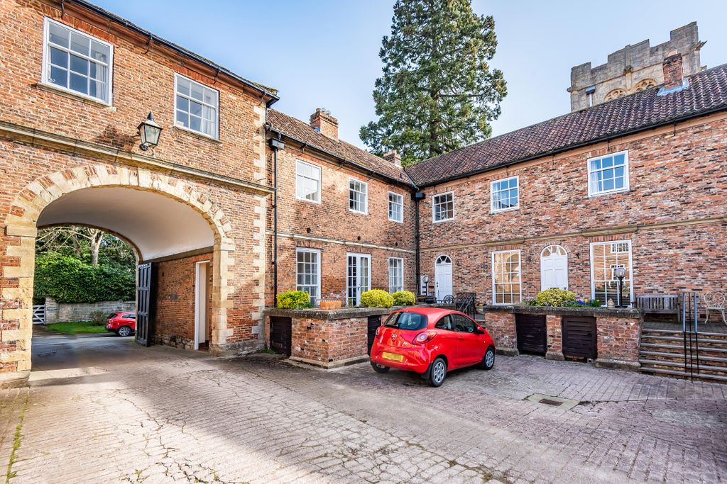 Property photo 1 of 10 External
