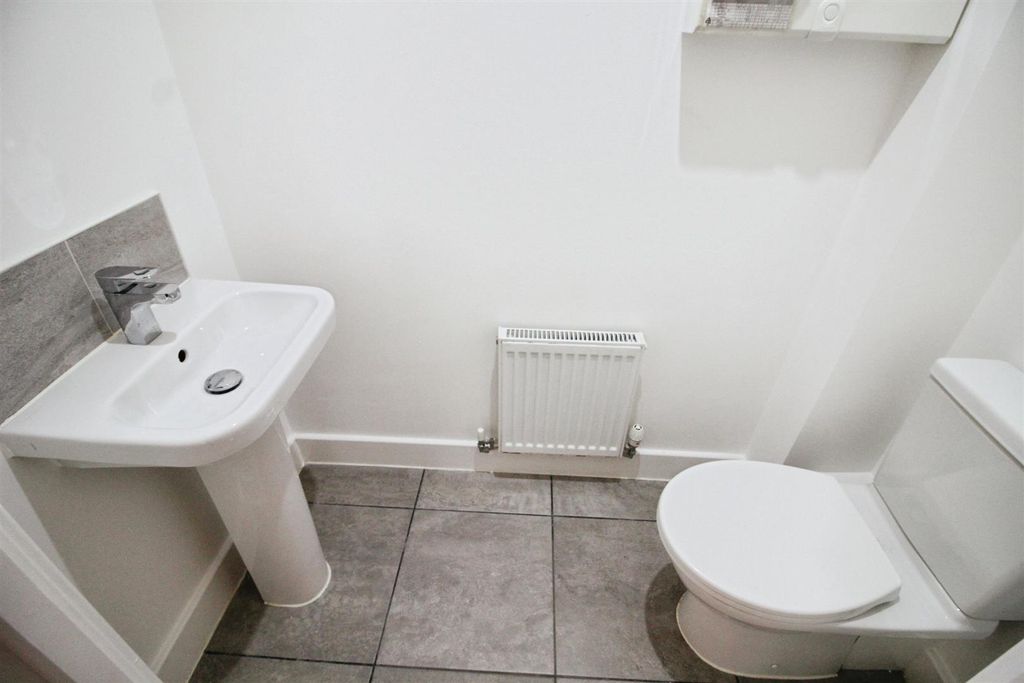 Property photo 2 of 19 Guest W,C