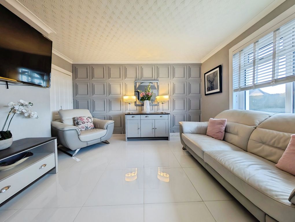 Property photo 3 of 27 Living Room