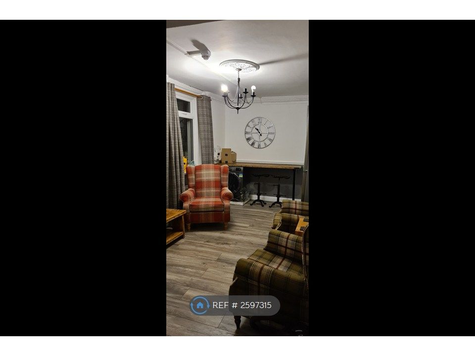 Property photo 3 of 7 Lounge