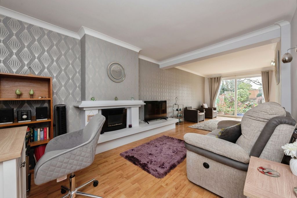 Property photo 2 of 20 Dining Room