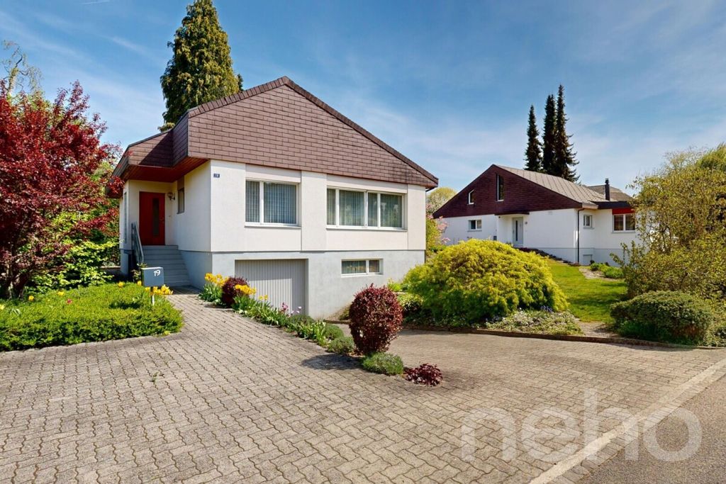 Property photo 2 of 12