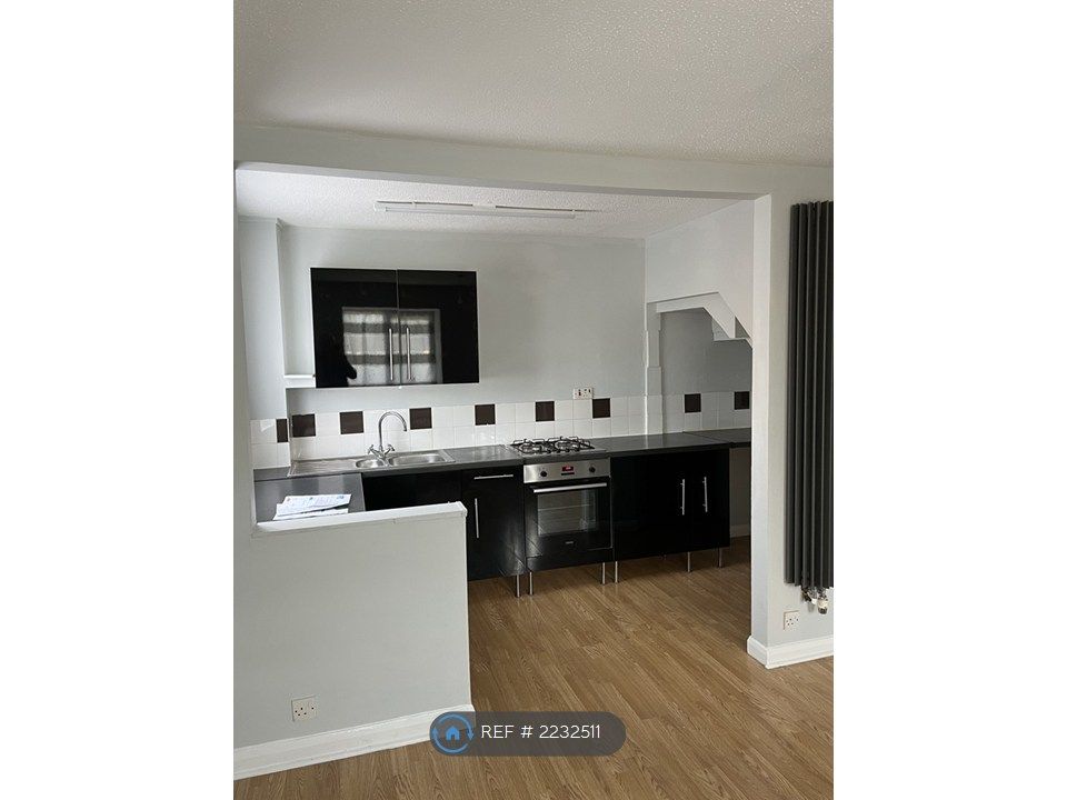 Property photo 3 of 7 Kitchen