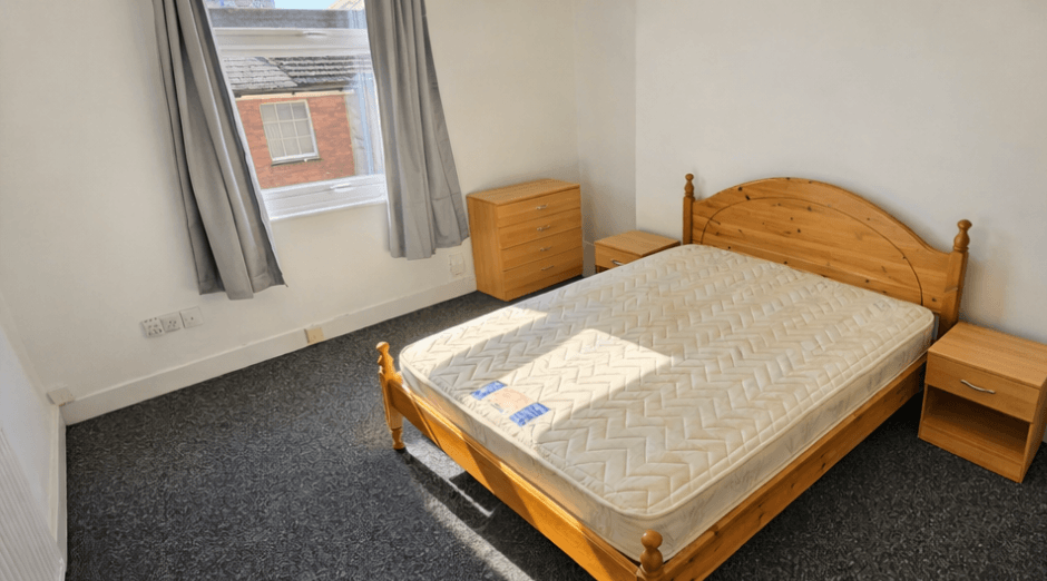 Property photo 1 of 7 Furnished 2 Bedroom Apartment For Rent In Central Luton