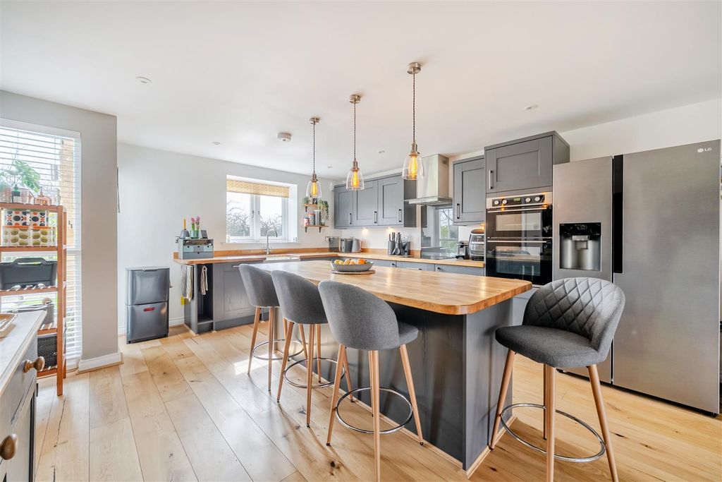 Property photo 2 of 24 1432292-4-69c1458A49105.Jpg