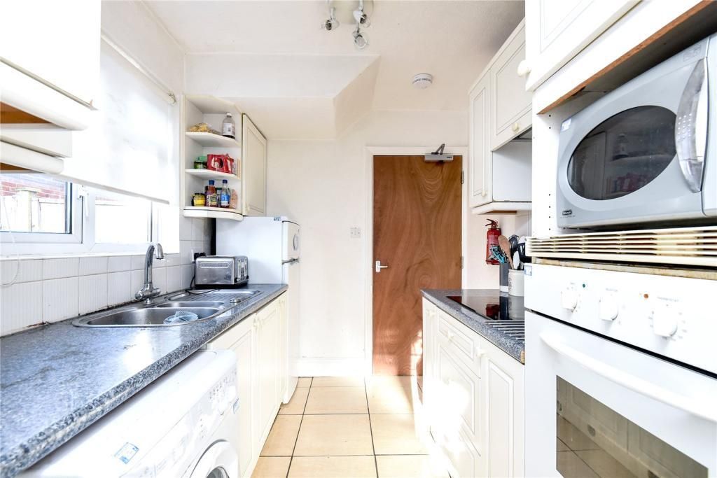 Property photo 2 of 7 Kitchen