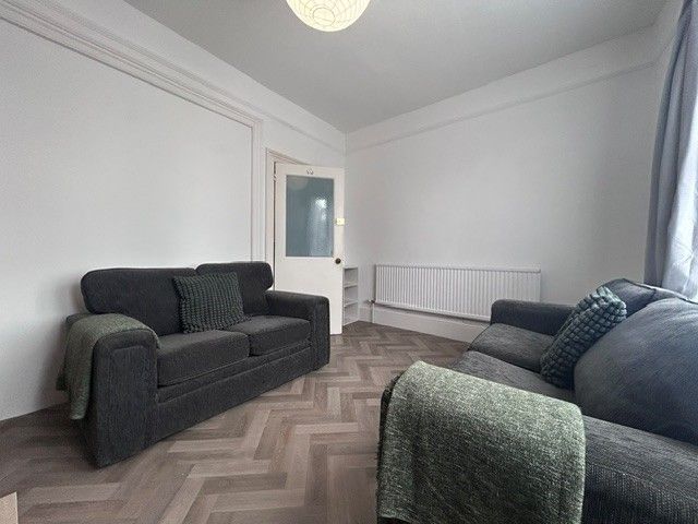 Property photo 2 of 12 Lounge 1