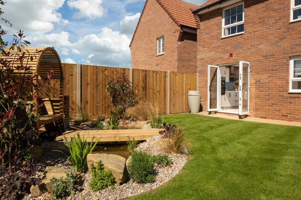 Property photo 2 of 9 Ingleby Rear Garden - Castle Reach