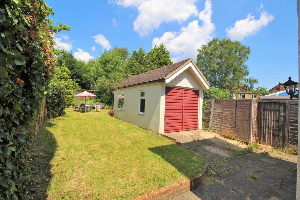 Property photo 2 of 11 Garden