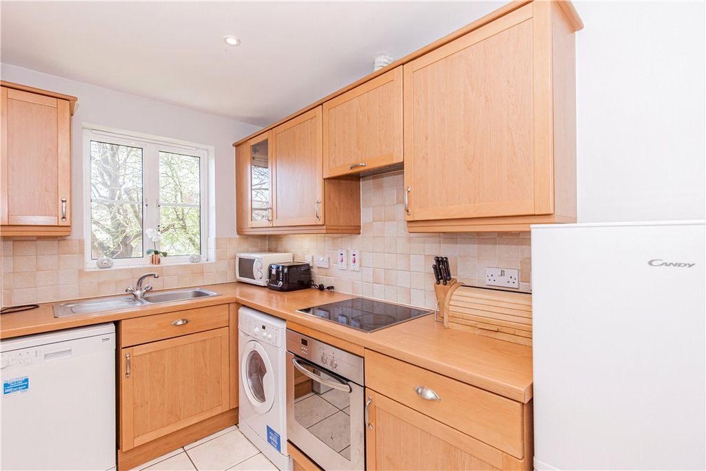 Property photo 2 of 14 Picture No. 15