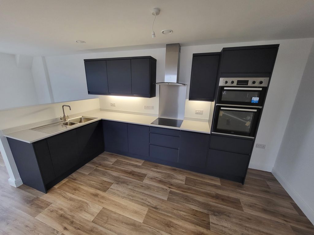 Property photo 2 of 10 Kitchen