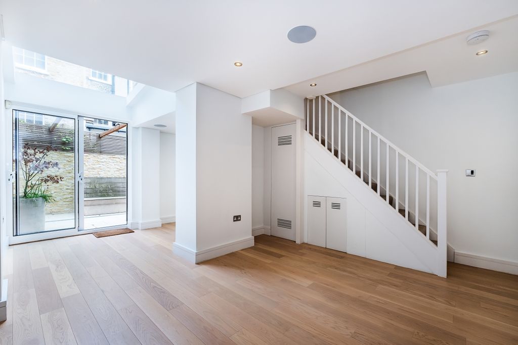 Property photo 2 of 17 Family Room