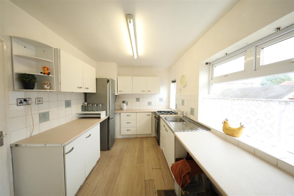 Property photo 2 of 17 Kitchen