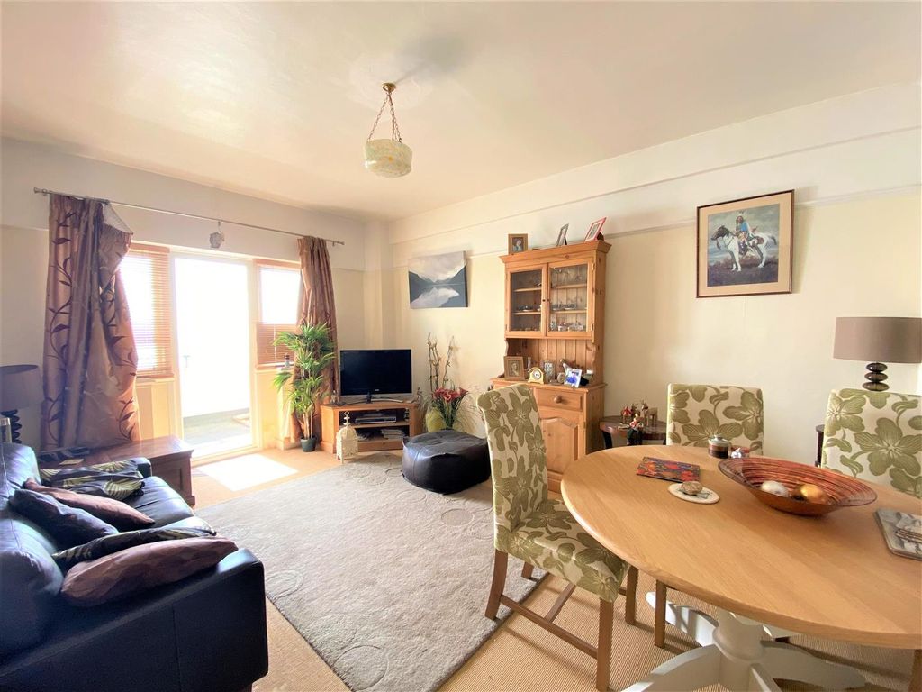 Property photo 2 of 7 Living Room