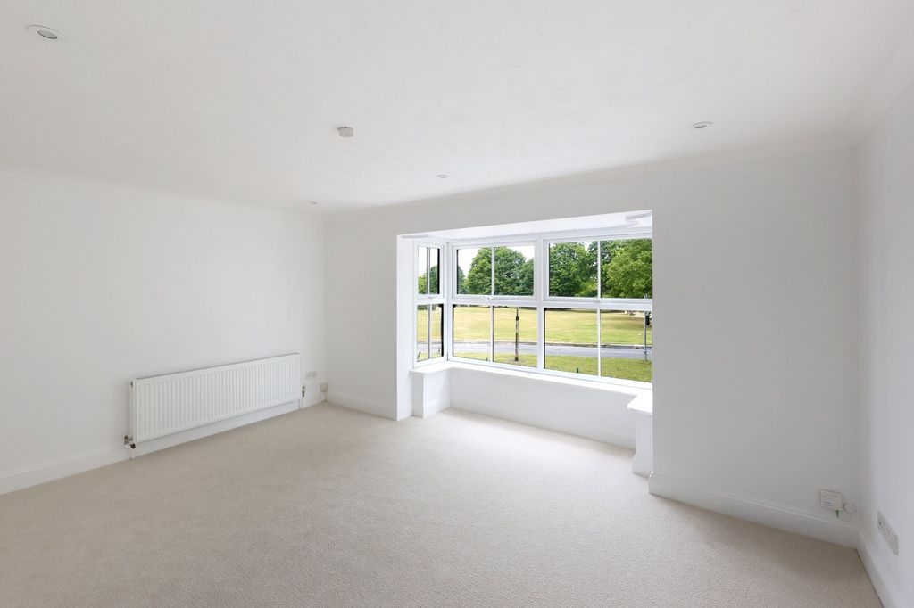 Property photo 3 of 12 Picture No. 11