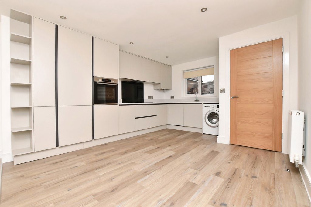 Property photo 3 of 12 Pbox-Img.Jpg