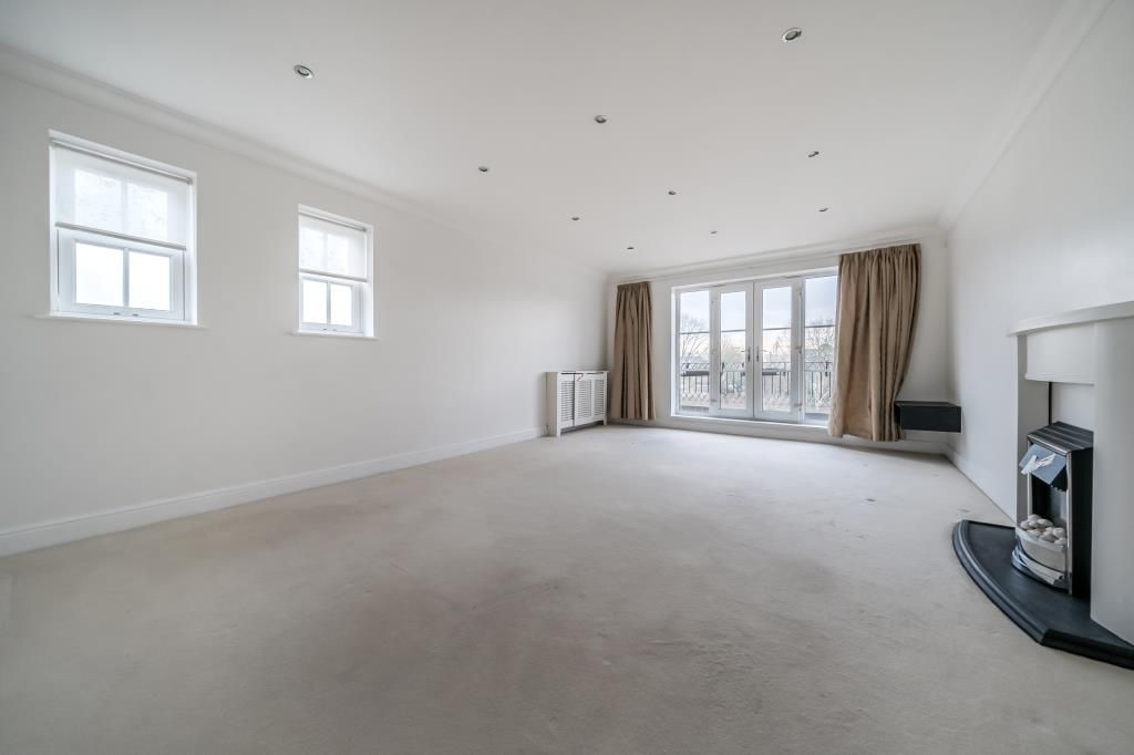 Property photo 3 of 19 Living Room