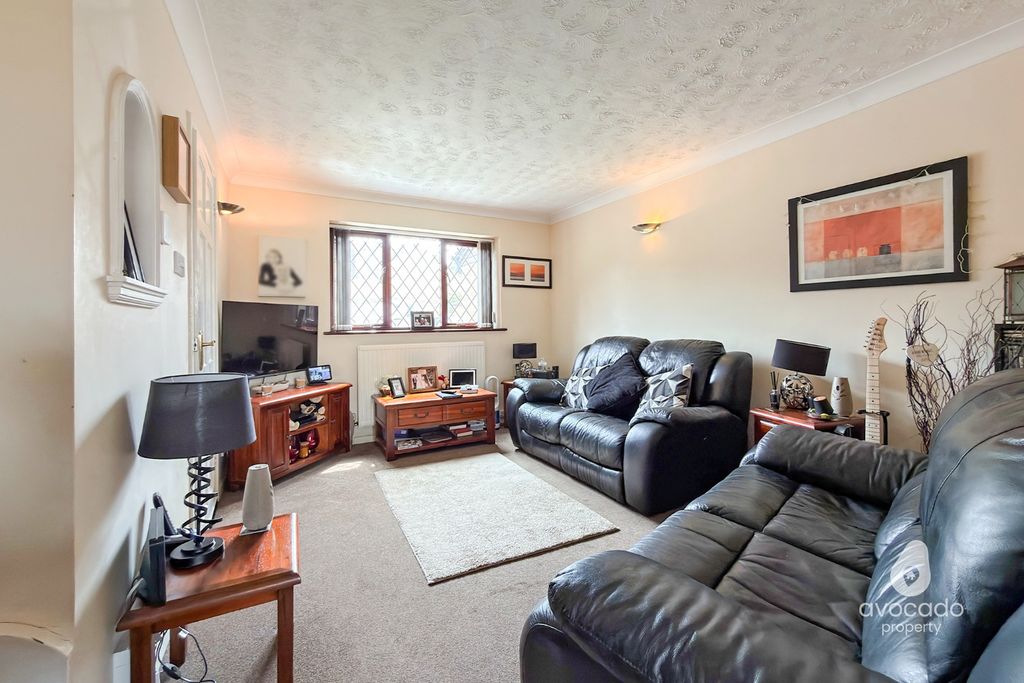 Property photo 2 of 11 5173663