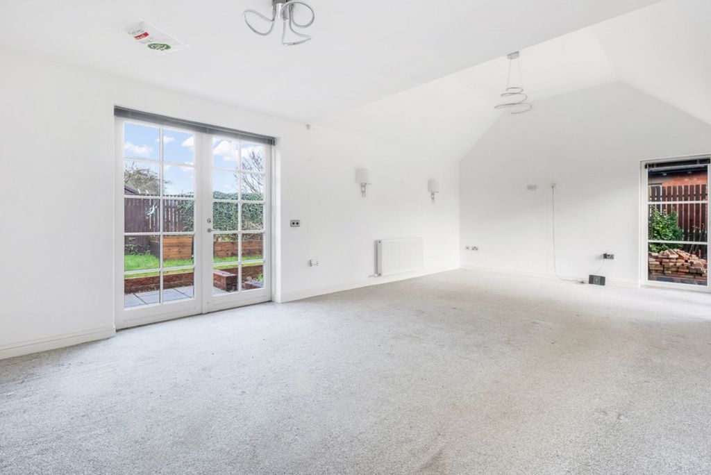 Property photo 3 of 21