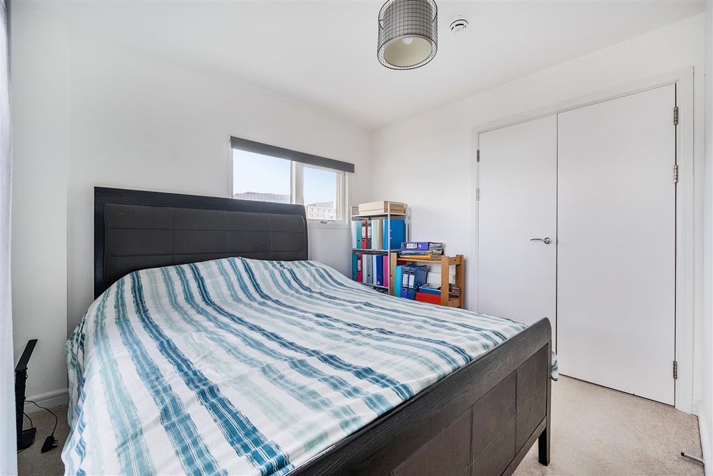 Additional image 6 of 2 bed flat for saleLea House, Kidwells Close, Maidenhead SL6