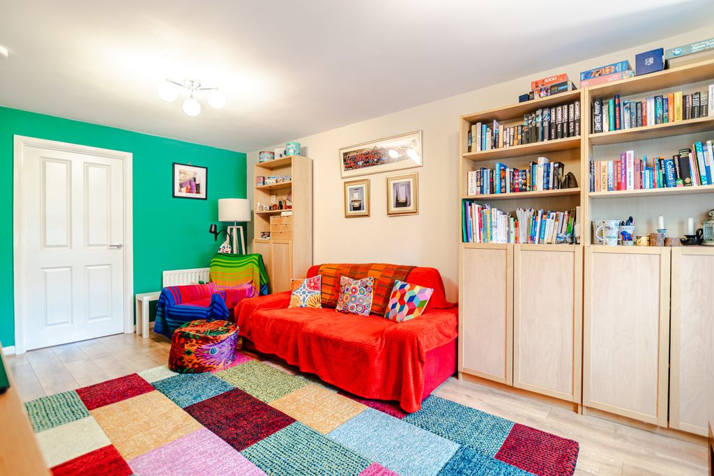 Property photo 3 of 21 Lounge2