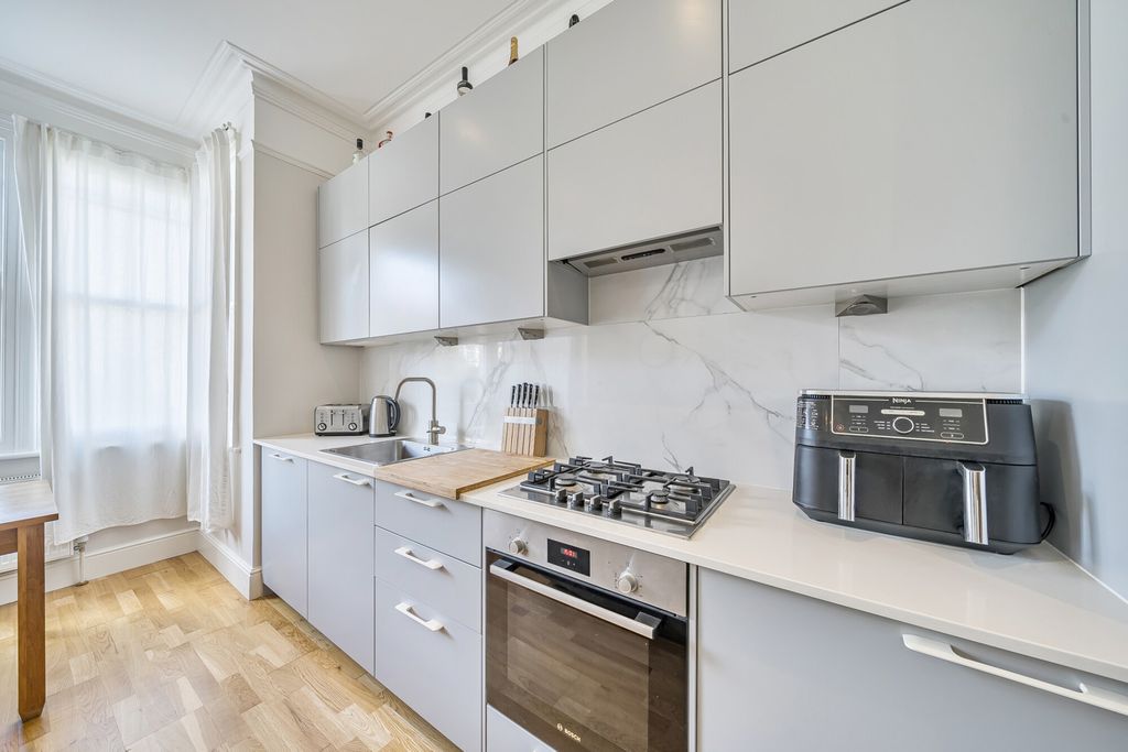 Property photo 3 of 22 1353707-11-68c447...