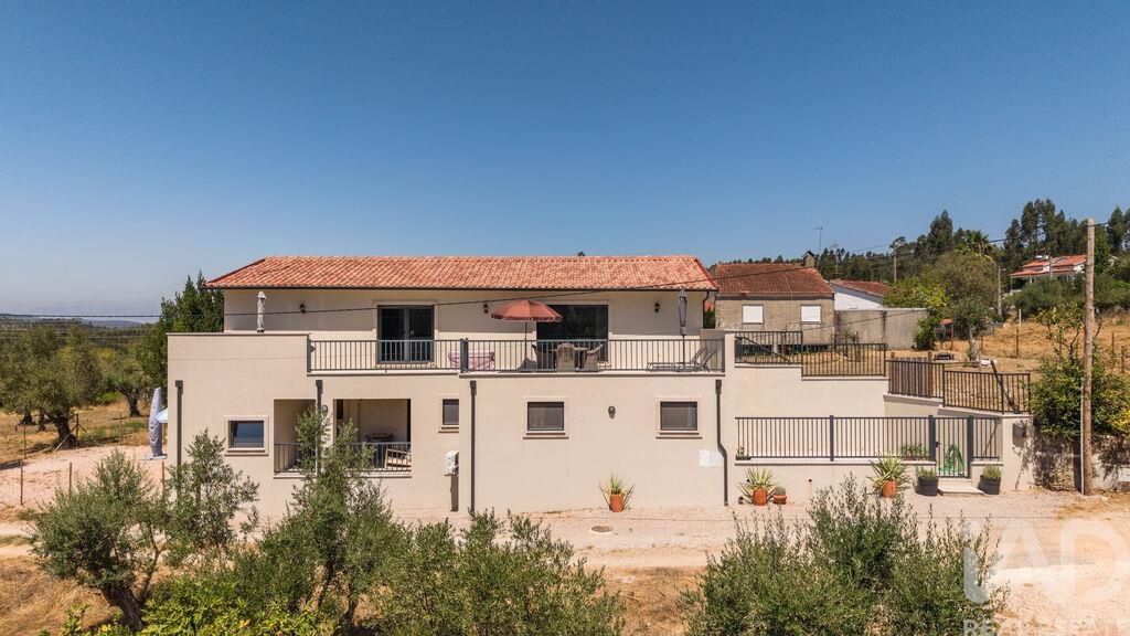 Property photo 1 of 40