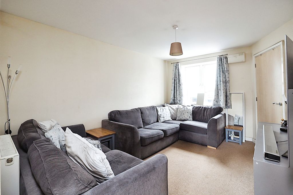 Property photo 2 of 9
