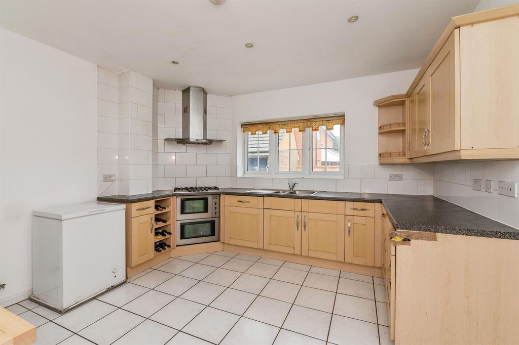 Property photo 2 of 17