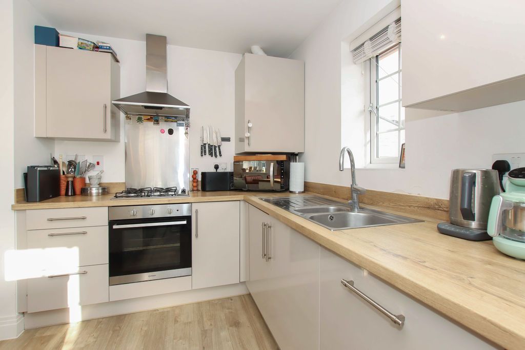 Property photo 2 of 14 Photo 6