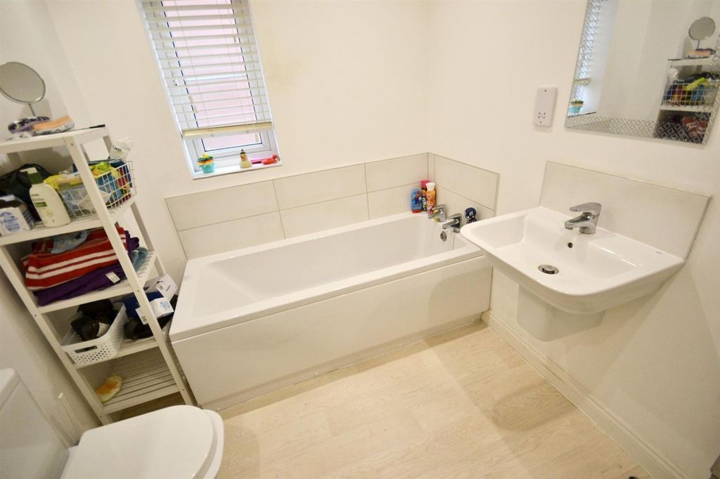 Property photo 3 of 15 Family Bathroom