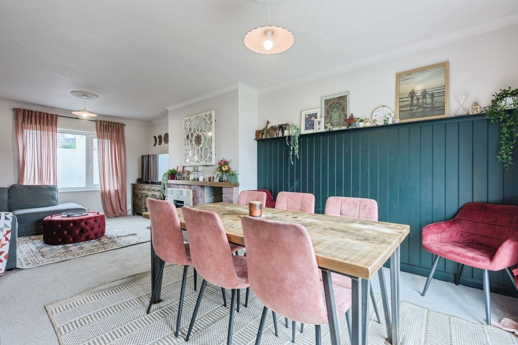 Property photo 2 of 18 Pbox-Img.Jpg