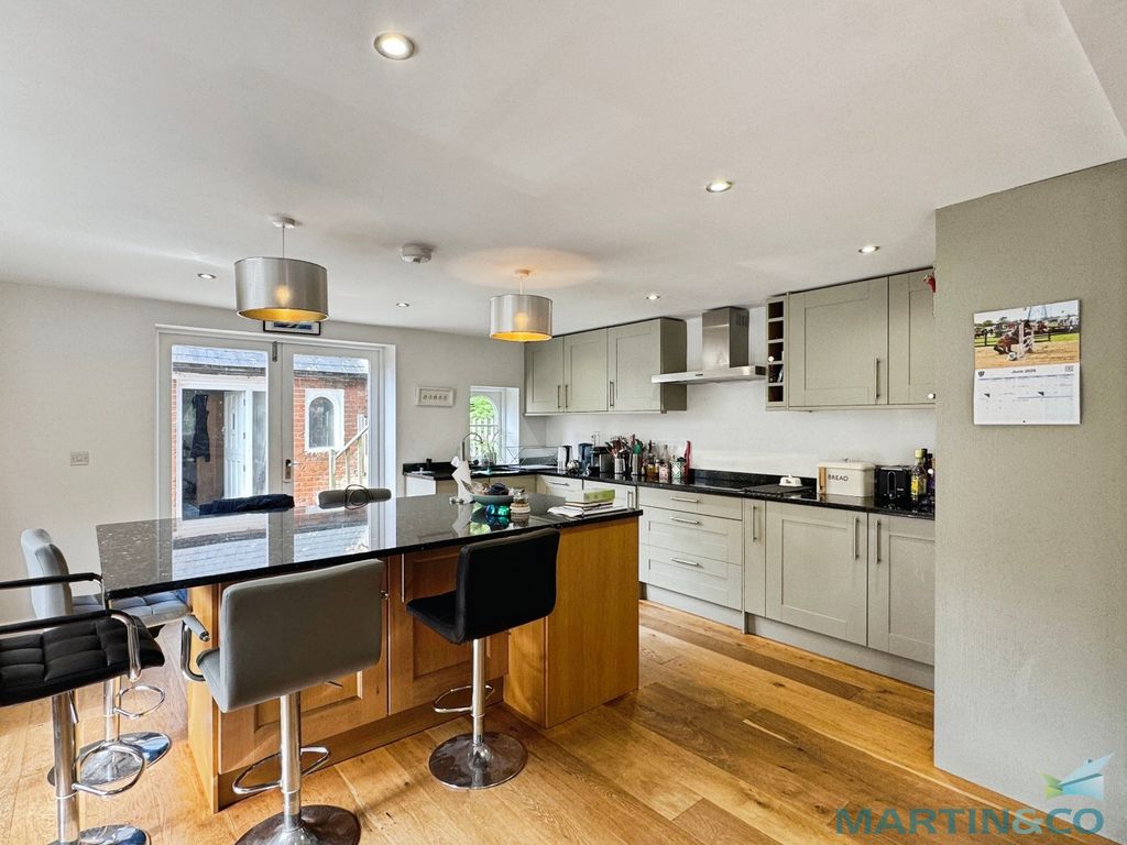 Property photo 2 of 18 Ced562cd--4198-A695-Ff8A7B0B0A50-55887-00001E25E55