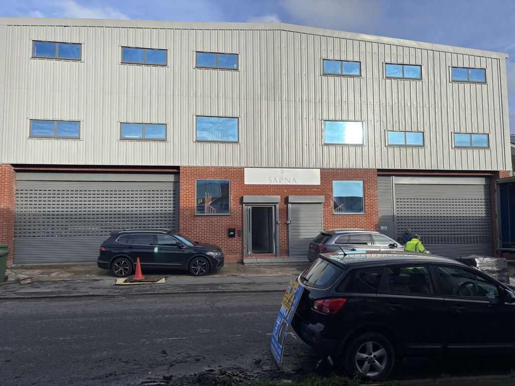 Property photo 1 of 6 4Cce8A10-E0E7-48Ef-B0Ab-962F1Ac20Fb9