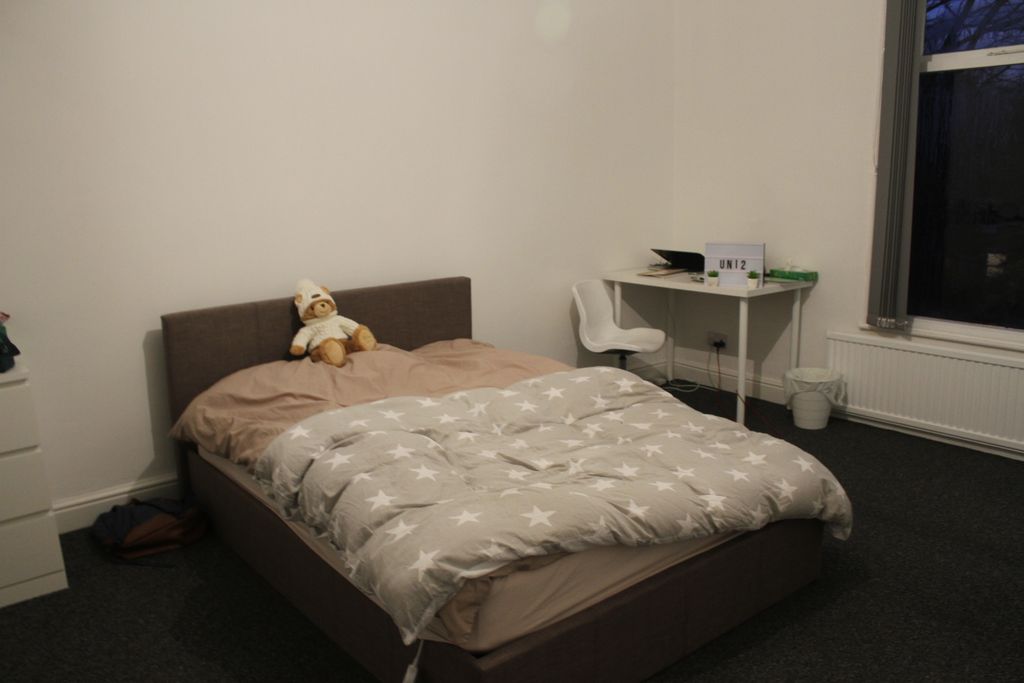 Property photo 3 of 9 Bedroom