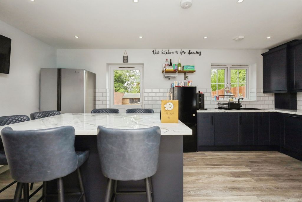 Property photo 2 of 18 Pbox-Img.Jpg
