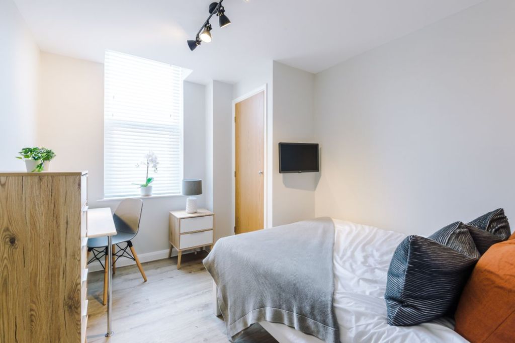 Property photo 2 of 11 70Ha - Bedroom 3