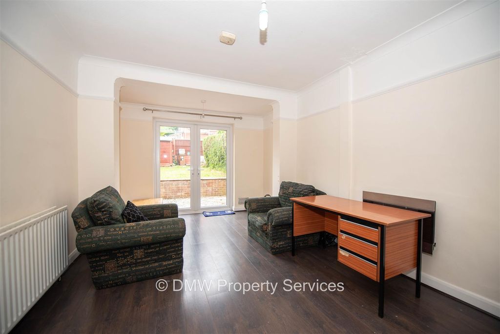 Property photo 3 of 11 Dining Room