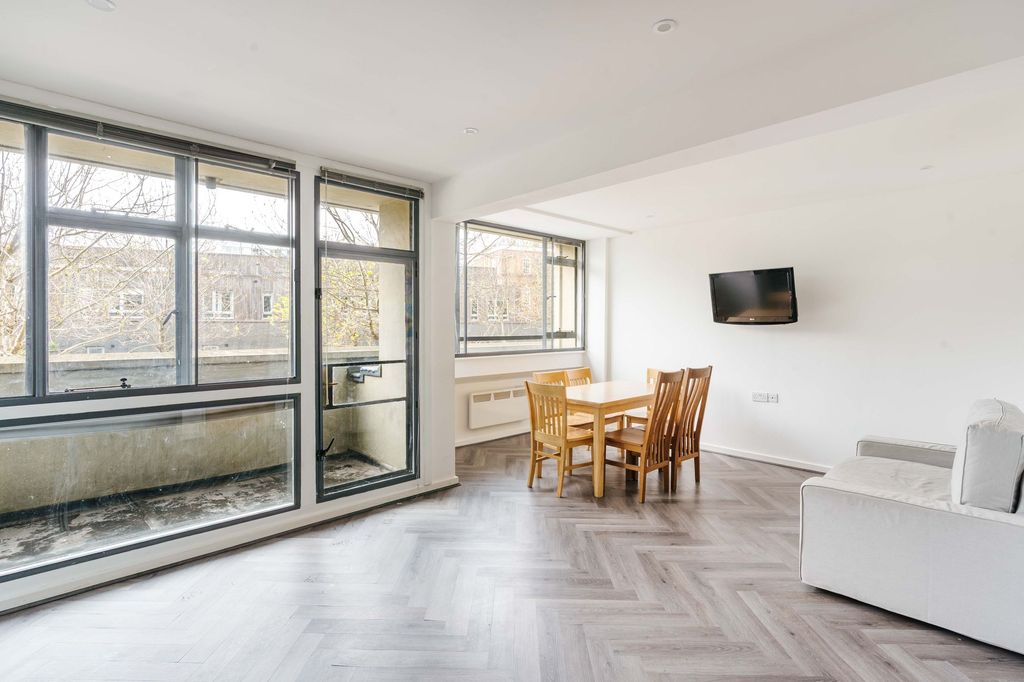 Property photo 3 of 11 Keeling House E2